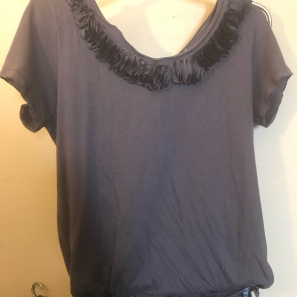 Gray T-shirt material with ruffled collar detail - Picture 1 of 1